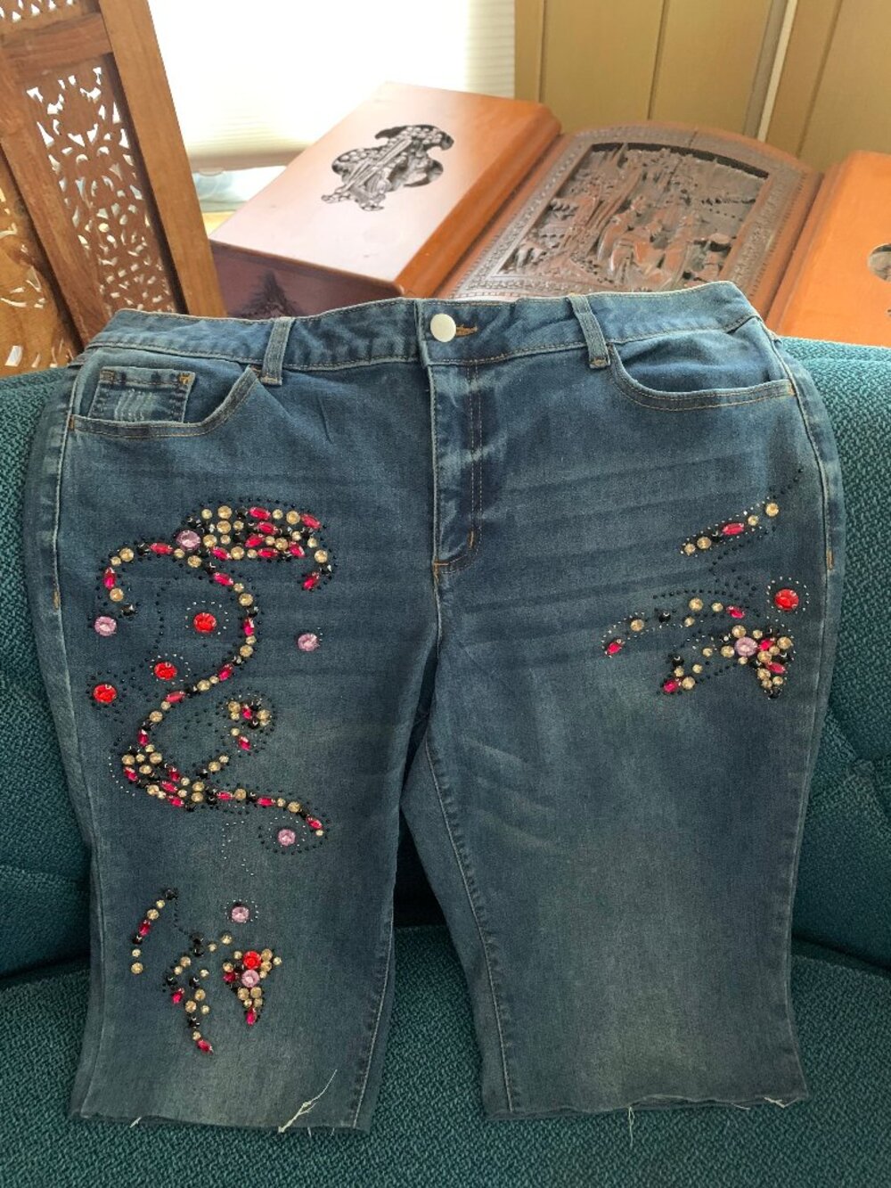 Est.1946 beaded capri jeans size 14